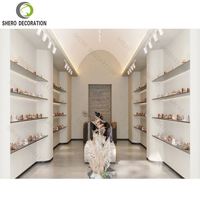 Meuble de rangement d'angle pour magasin de chaussures