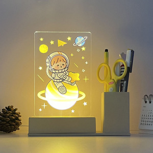 Luce notturna a forma di <span class=keywords><strong>L</strong></span> in acrilico carina lampada da comodino per ragazza portapenne da <span class=keywords><strong>astronauta</strong></span> - Product Image 2