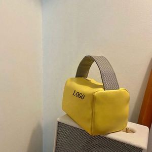 Bolsa de Maquillaje de Cuero PU con Cierre, Personalizada con Logotipo, Color Caramelo, Cuadrada, de Gran Capacidad, para Viaje, Venta al Por Mayor - Product Image 5