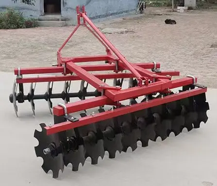 Petits et gros tracteurs agricoles outils et accessoires pour l'agriculture motoculteurs rotatifs herses charrues