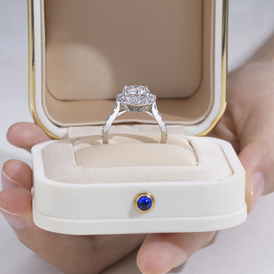 Bague de fiançailles Messi Jewelry MSR-2167 en or 18 carats avec diamant ovale cultivé en laboratoire - Product Image 4