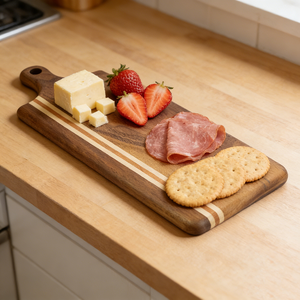 Tabla de Madera de Arce y Nogal Negro para Servir Charcutería y Quesos, con Logotipo Personalizado de Natural House y Orificio para Colgar - Product Image 5