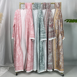 Ensemble élégant de mode musulmane pour femmes, abaya ouverte imprimée paisley avec poches et hijab assorti (modèle en polyester léger) - Product Image 6