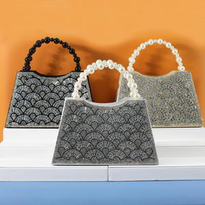 Borsa a Tracolla di Lusso con Manico Corto a Ventaglio con Perle e Cristalli, Design Elegante per Donne - Product Image 1
