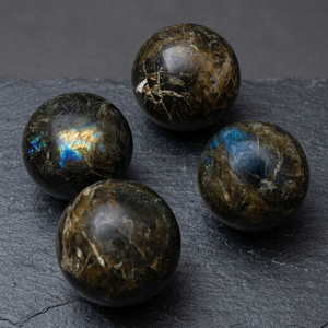 Esferas de Ágata con Corte Radiante - Gemas Minerales Hechas a Mano de 20-80 mm de Gujarat - Product Image 2