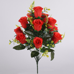 Rose Artificiali Fatte a Mano con Foglie di Seta Verde Morbide e Rami Multipli per Decorazioni Matrimoniali e Bouquet - Vendita Diretta dalla Fabbrica - Product Image 2