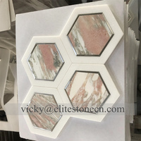 Mosaïque de pierre en marbre rose rouge de forme hexagonale, épaisseur 10 mm, parquet, caractéristique pour la décoration murale intérieure, hôtels, design graphique