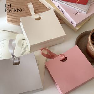 Hot Selling Greaseproof Brown Kraft Wedding Candy Packaging Handbag Die-Cut Handles Ribbon Luxurious Eco-Friendly Craft Bag - Product Image 3