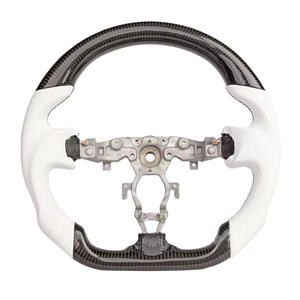 พวงมาลัยคาร์บอนไฟเบอร์หุ้มหนังสำหรับรถยนต์นิสสัน เซนทรา 370Z ปี 2008-2020 พวงมาลัยรถแข่งหุ้มหนังเย็บด้ายสีแดง - Product Image 6