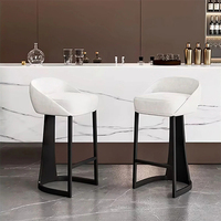 Chaise de bar haut de gamme de luxe léger, avec structure métallique épaissie, design moderne, tabouret de caisse de réception, dossier haut en tissu, pour salon