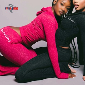 Completo Sportivo Personalizzato con Zip, Set 2 Pezzi Fitness con Top Yoga Leopardato e Pantaloni a Zampa, Completo Due Pezzi con Stampa Ghepardo per Donna - Product Image 1