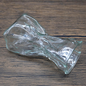 Vase en verre unique en forme de sablier, design transparent à surface irrégulière, personnalisable pour la décoration de <span class=keywords><strong>mariage</strong></span>, d'hôtel, ou comme centre de table floral. - Product Image 1