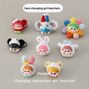 Portachiavi in Lana Stile Giapponese-Coreano con Motivi Floreali Colorati, Design Intrecciato a Mano con Volto Intercambiabile, Borsa Dipinta in Argilla per Donne - Product Image 2