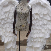 Ailes d'ange en plumes d'autruche blanches de grande taille pour spectacle sur scène ou accessoires de décoration photo