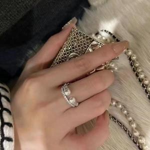 Bague en argent sterling de style médiéval à double perles torsadées, perles d'eau douce fortes et brillantes de 5 à 6 mm, presque parfaites - Product Image 3