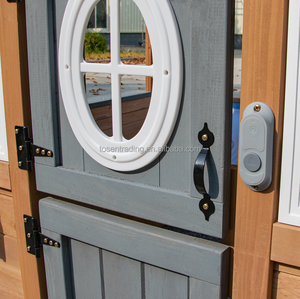 Maison de jeu en bois pour enfants Backyard Discovery au design moderne avec cuisine de jeu, bar à collations, fenêtre et banc de pique-nique - Product Image 4