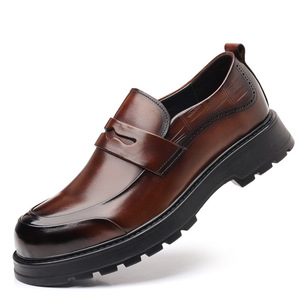 Men's casual style leather shoes - <b>One</b> pair of genuine leather men's men's business-style thick-soled shoes - Product Image 2