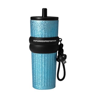 Gobelet isotherme sous vide en titane et cristal de 710 ml, motif flocon de neige, rayures verticales, avec paille et manchon en silicone, et cordon de transport - Product Image 6