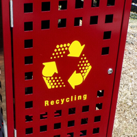Contenedor de Reciclaje Metálico Perforado Cuadrado para Exteriores con Símbolo de Reciclaje para Jardín, Calle o Plaza