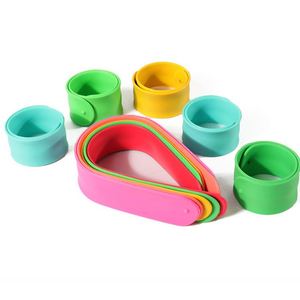Bracelet en silicone coloré avec logo personnalisé, étanche, pour le camping en plein air, les sports, la mode - Product Image 4