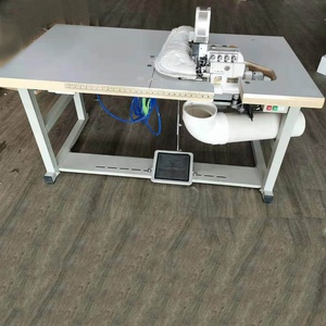 Machine à coudre surjeteuse industrielle pour coussinets en éponge et matelas - Product Image 1