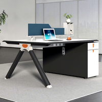 Ensemble de poste de travail de bureau moderne pour 4 personnes, bureau en A avec écran de confidentialité et armoires de rangement mobiles sur pied