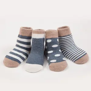 Yüksek kaliteli yeni stil pamuk çorap erkek ve kız çorap çocuklar için ilkbahar ve sonbahar bebek çorap