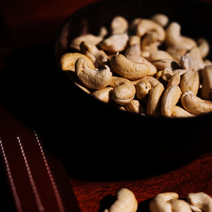 Nueces de Anacardo Enteras de Alta Calidad HALAL, Nueces de Anacardo al por Mayor Grado W450, Calidad Premium con Certificación Orgánica USDA/UE de Camboya - Product Image 1
