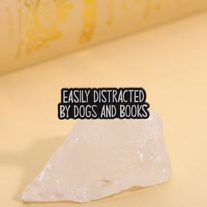 书虫名言卡通设计金属胸针套装，适合毕业和新年 - 锌合金书迷胸针 - Product Image 4