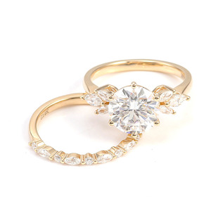 Conjunto de anillos de boda personalizados de oro de 18 quilates con diamantes de 2 quilates, conjunto de anillos elegantes para niñas, conjunto de anillos de boda de aniversario para parejas - Product Image 3