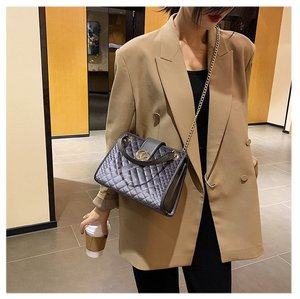 Bolsos de mujer clásicos informales a la moda, Bolso de terciopelo con entramado de diamantes y cadena de Metal, bandolera de hombro para uso diario - Product Image 1