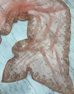 Experimente la Moda Invernal Elevada: Artesanía Exquisita en Terciopelo de Seda que Combina Comodidad, Elegancia y Detalles de Diseño sin Costuras - Product Image 4