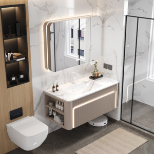 Gabinete de baño gris claro de lujo con espejo inteligente y encimera blanca, mueble suspendido con lavabo. - Product Image 1