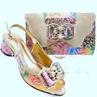 2024 dames chaussures talons compensés bleus et un sac à main chaussures italiennes et sacs chaussures et sacs ensemble pour femmes AB8761