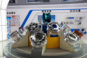 Roue en aluminium ODM OBM OEM de haute qualité 22.5 24.5 pouces pour camions et tracteurs aux normes américaines - Product Image 6