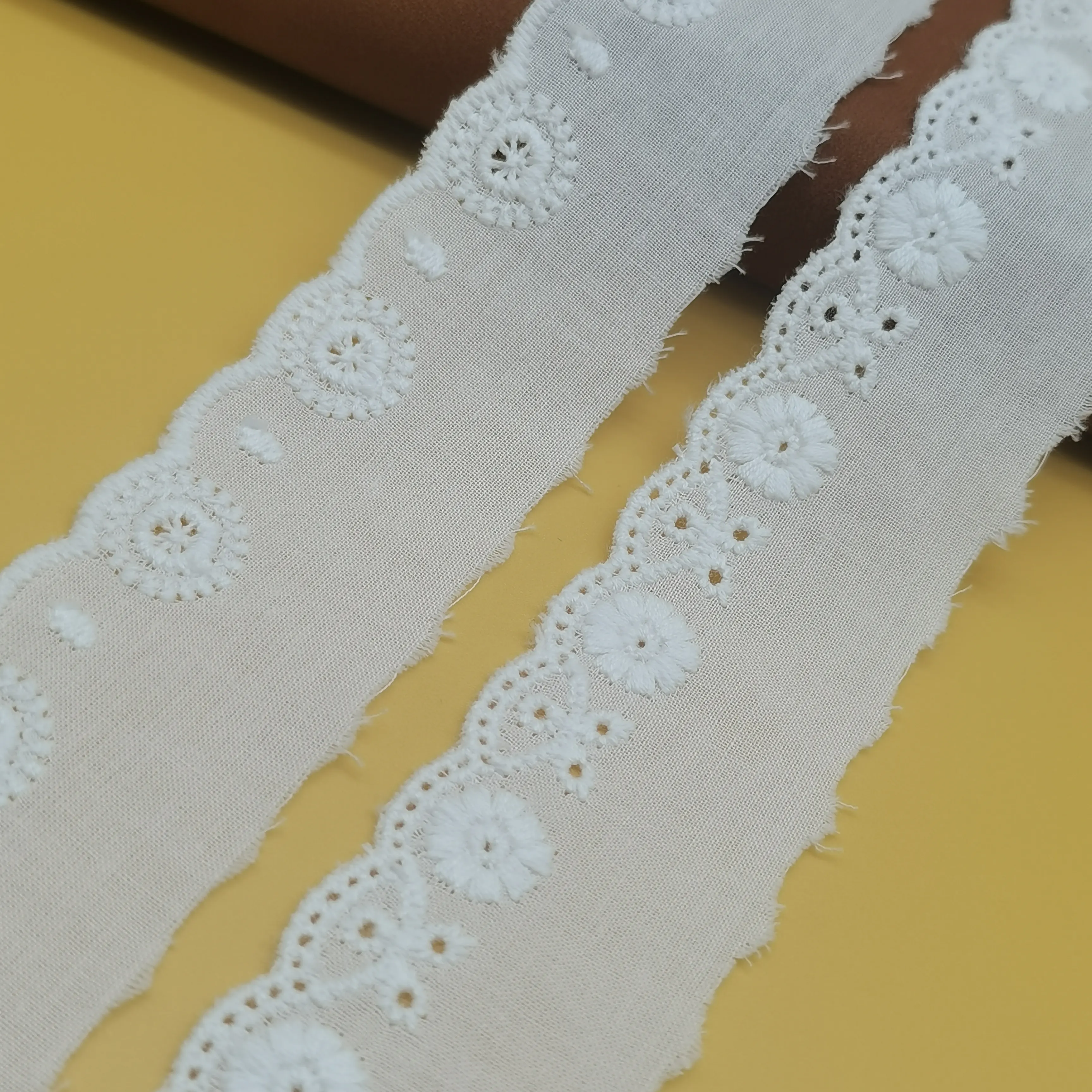 OEM Wholesale Custom 100% Cotton 3D Lace Fabric 3cm Embroidery Lace Border Trim White Eyelet Lace French Tulle for Weddings