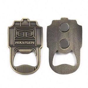 Abridor de Botellas Magnético de Lujo con Logotipo Esmaltado en Metal Chapado en Oro Personalizado para Recuerdos de Aniversario y Promociones Personalizadas - Product Image 2