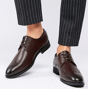 Zapatos de vestir informales de negocios con punta estrecha Brogue Oxfords acolchados para hombres para jóvenes profesionales - Product Image 6