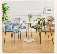 Chaise de salle à manger d'extérieur moderne en PP de style nordique, durable, empilable, écologique, résistante aux UV, mobilier de jardin pour restaurants, hôtels, villas