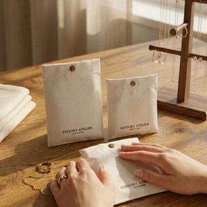 Sac en coton biologique durable avec bouton, logo personnalisé imprimé, pochette d'emballage minimaliste pour bijoux, vente en gros, fabricant direct - Product Image 3