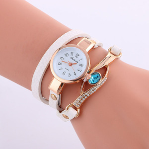 Reloj de pulsera con incrustaciones de diamantes, reloj popular de versión coreana para mujeres europeas y americanas - Product Image 1