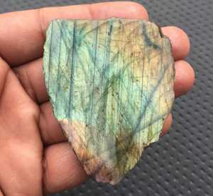 Grossiste indien de pierres précieuses en vrac de Labradorite naturelle, spécimen brut non traité pour la décoration de jardin - Product Image 2