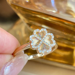 Anillo Xinfly de Oro de 18K con Diamante Natural de 0.15ct y Motivo de Corazón y Trébol de Cuatro Hojas - Product Image 1