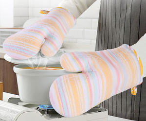 Dotted Style Heat Resistant Silicone Kitchen Gloves BBQ Oven Mitts and <strong>Pot</strong> <strong>Holders</strong> for Cooking Kitchen Essentials - Product Image 5