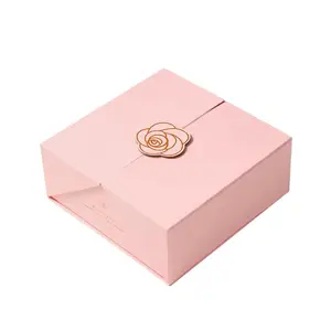 Özel Logo manyetik parfüm ve kozmetik seti ambalaj kutusu gizem sevgililer hediye karton kutu kolları ayakkabı iç çamaşırı sünger astar