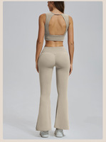 Ensemble de yoga 2 pièces pour femme : Soutien-gorge de sport dos nu à col carré et pantalon évasé taille haute avec ourlet fendu – Tenue de sport pour la gym