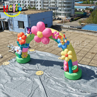 Arche de fleurs gonflable colorée avec des papillons pour la décoration de fêtes, de festivals et d'événements