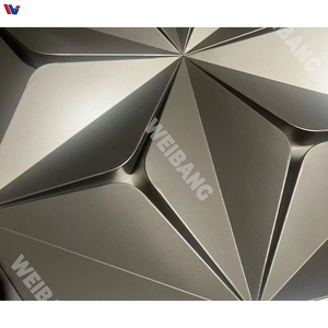 Plaque de plafond perforée en aluminium, panneau triangulaire, ignifuge, moderne, décoratif, revêtement de plafond, peinture poudrée, usage commercial - Product Image 1