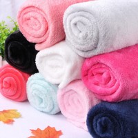 Tissu Velours Flannel Minky Peluche Brossé 100 % Polyester Uni Super Doux, Conception Personnalisée pour Couverture de Bébé