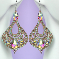Boucles d'oreilles pendantes lustre en diamant en cristal brillant creux à la mode très légères pour les femmes pour les soirées dansantes et les spectacles
